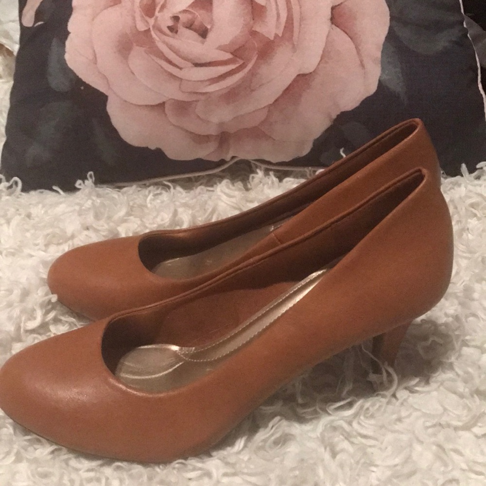 Caramel brown comfort plus by predictions size 8