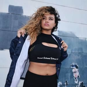 Meet your Posher, Selena