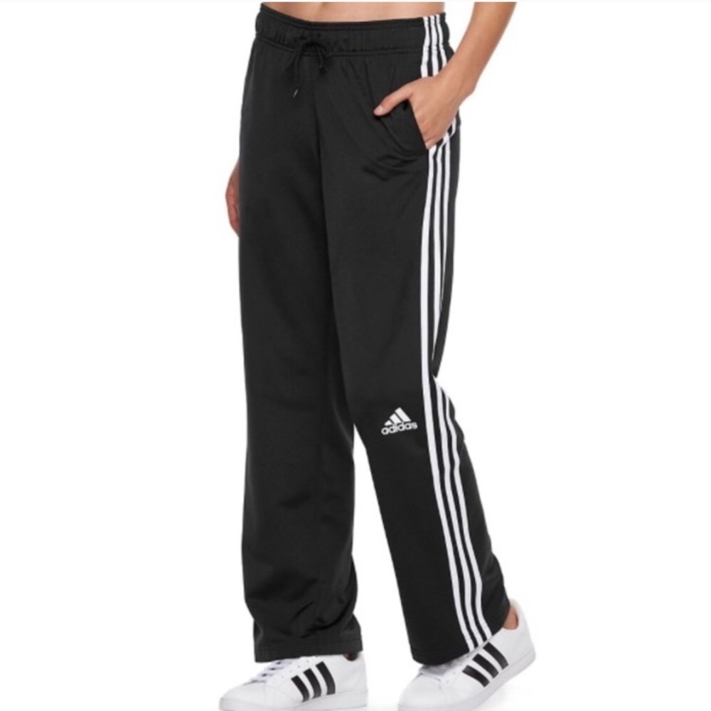 Adidas 3 stripe loose fit pant !