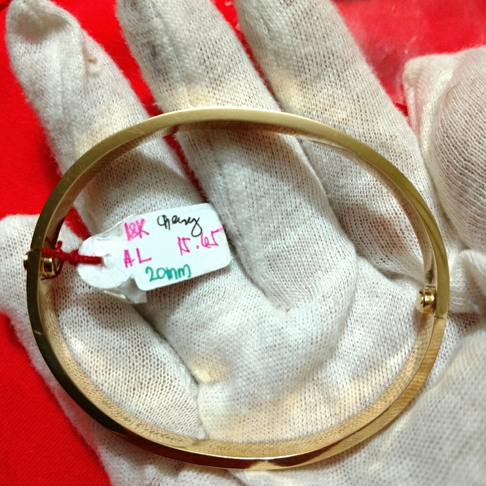 Cartier bracelet oblong size 20mm,screw driver.