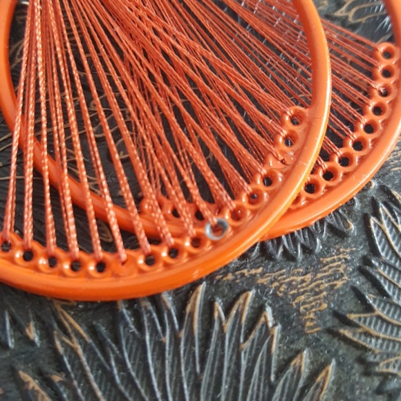 Orange string hoop earrings - Picture 2 of 3