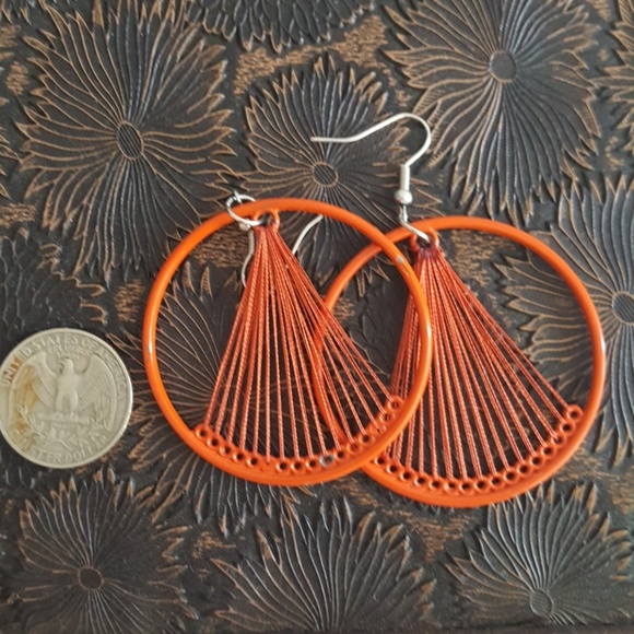Orange string hoop earrings - Picture 3 of 3