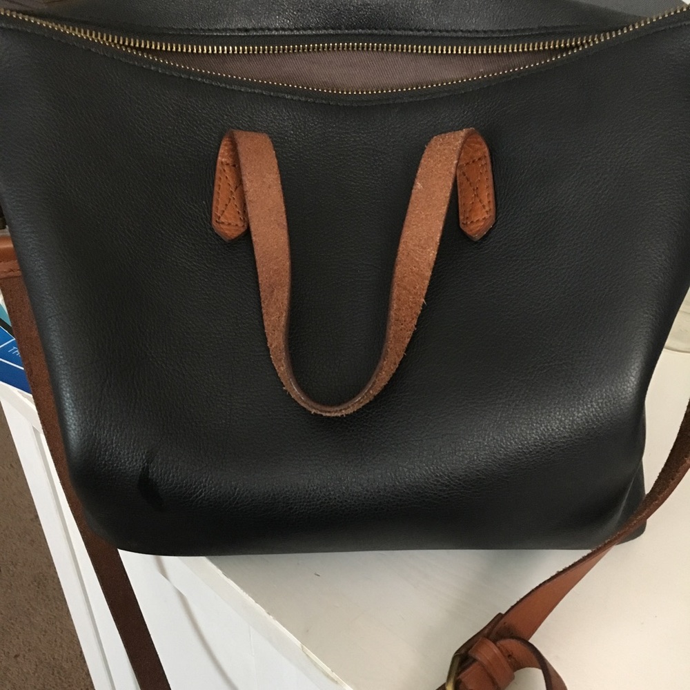 Large crossbody Madewell bag. Good condition.