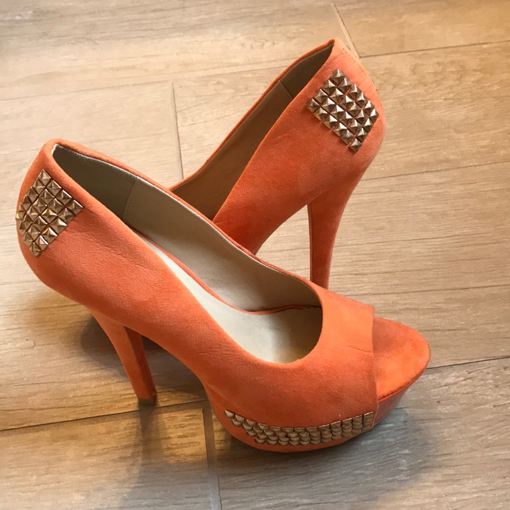Orange Pumps