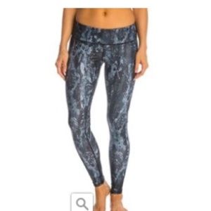 ALO Yoga Airbrush Legging Python Sz M
