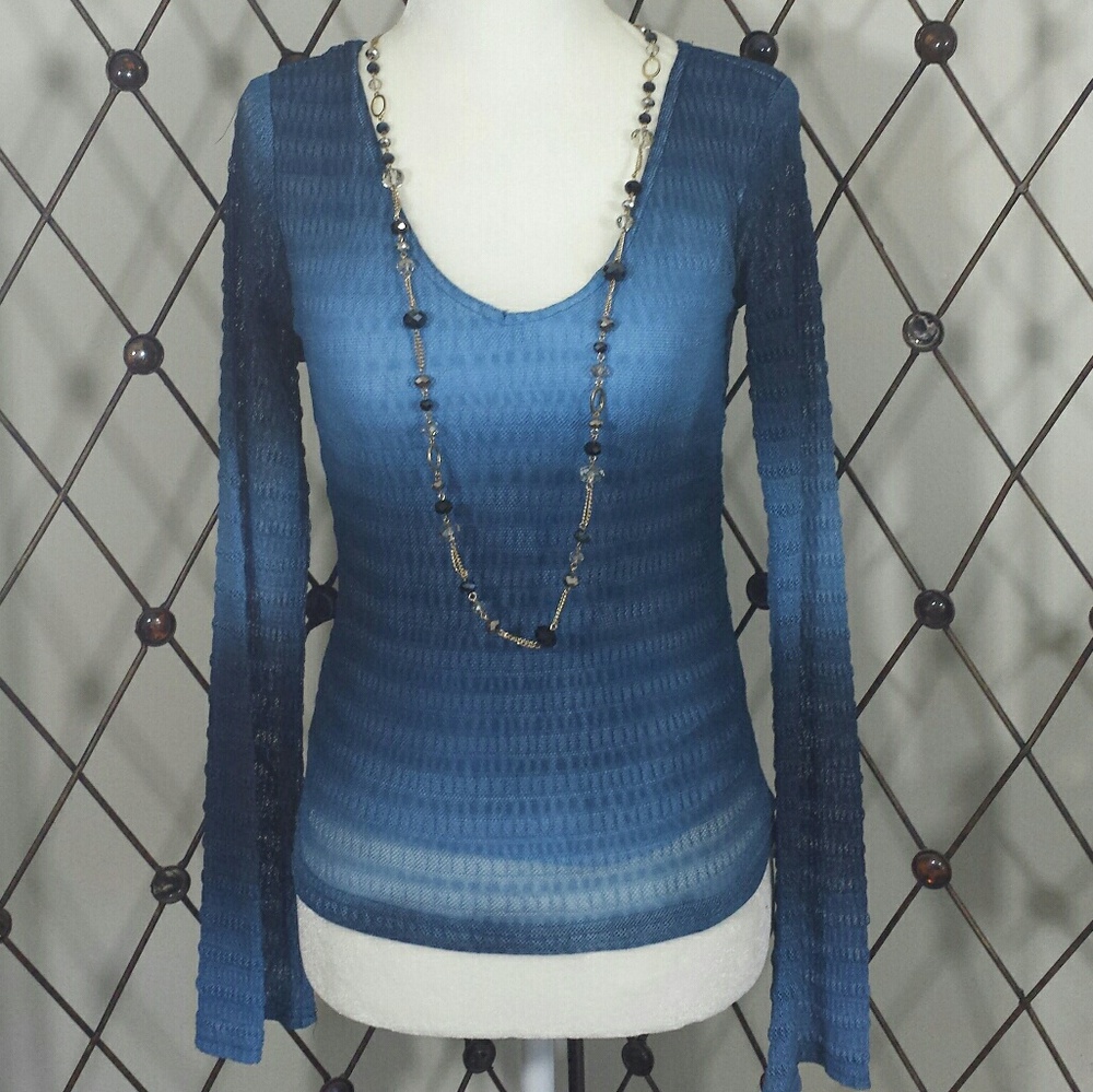 5🌹 for $25 Wrapper Blue Ombre Knit Shirt