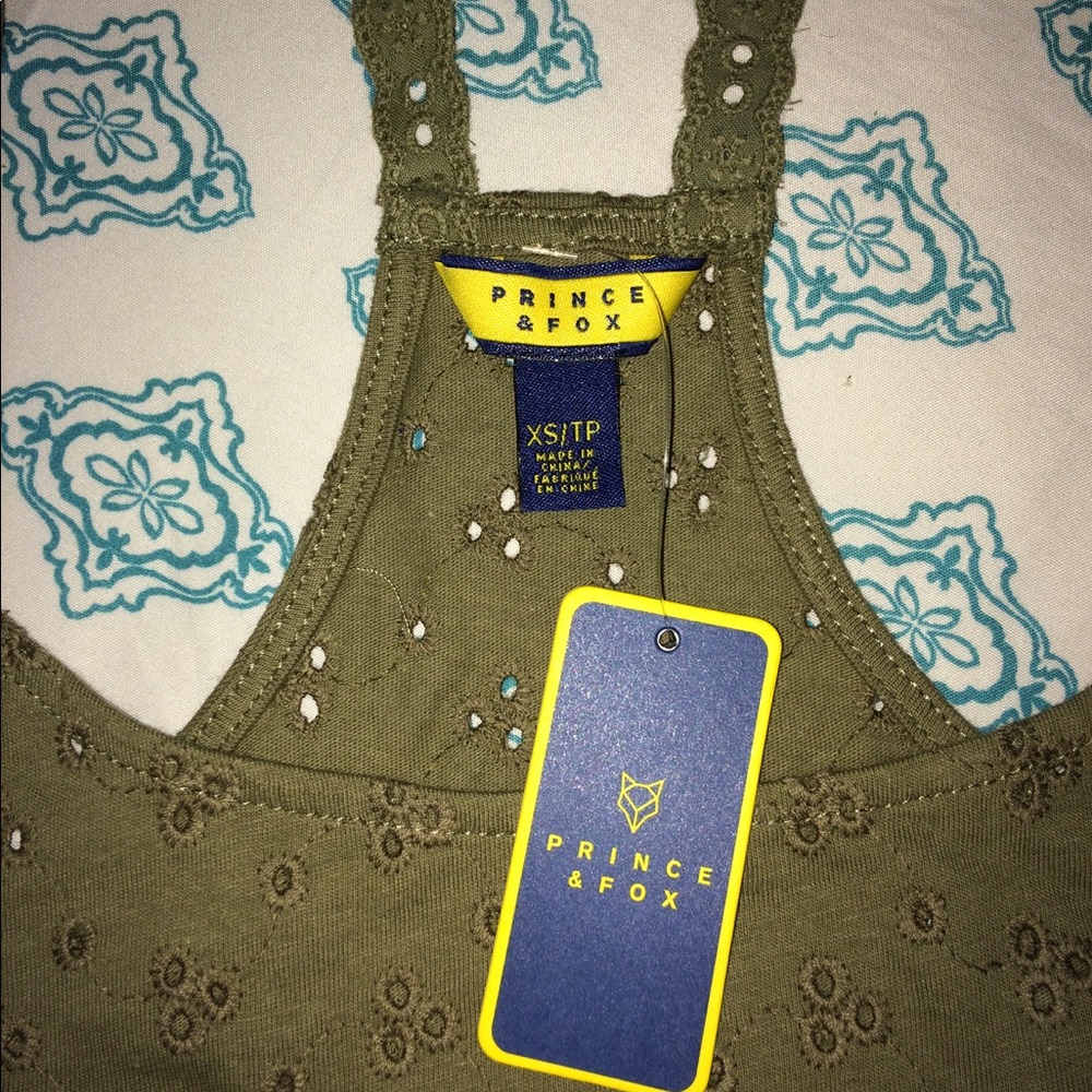Cute blouse 👚 - Picture 2 of 4
