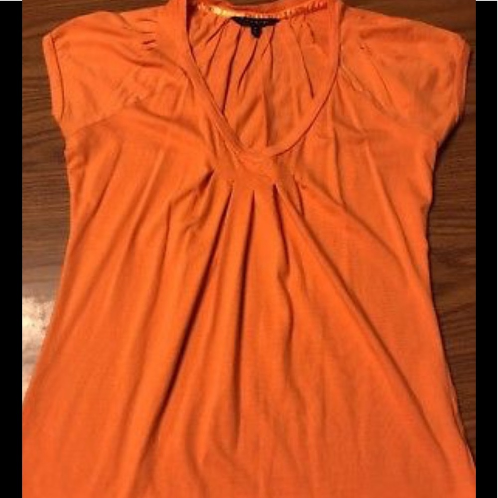 The Limited EUC gently used v neck lovely💋