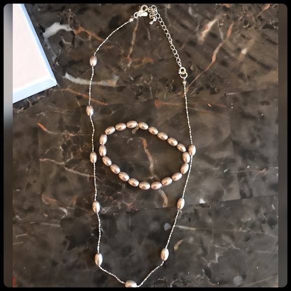 ✨🆕 CHAMPAGNE NECKLACE & BRACKLET SET✨ - Picture 2 of 6