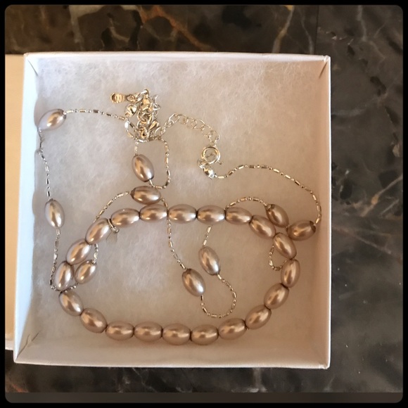 ✨🆕 CHAMPAGNE NECKLACE & BRACKLET SET✨ - Picture 5 of 6