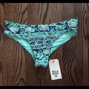 🐬 Billabong Scrunch Back Bikini Bottom 🐬