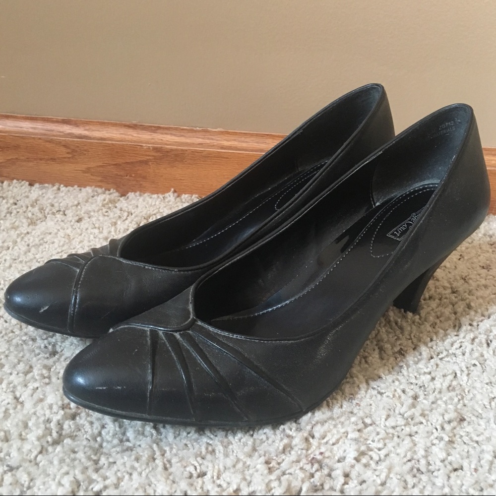 BLACK 1.5" PUMPS