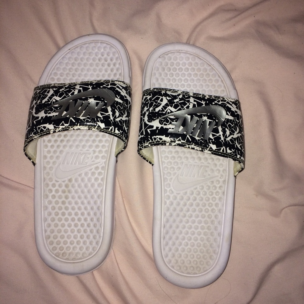 Nike sandals size 5