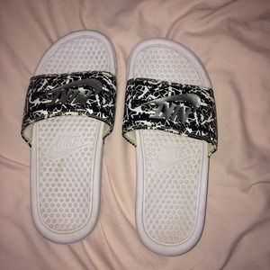Nike sandals size 5