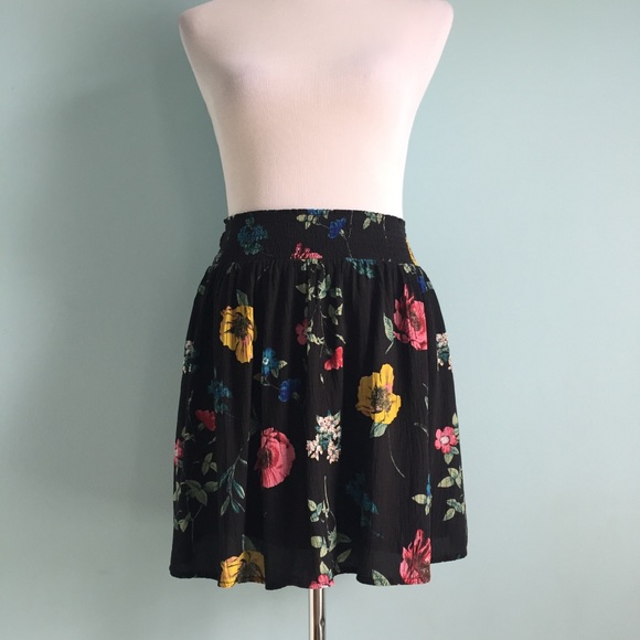 Old Navy Dresses & Skirts - Black Floral Flowy Skirt