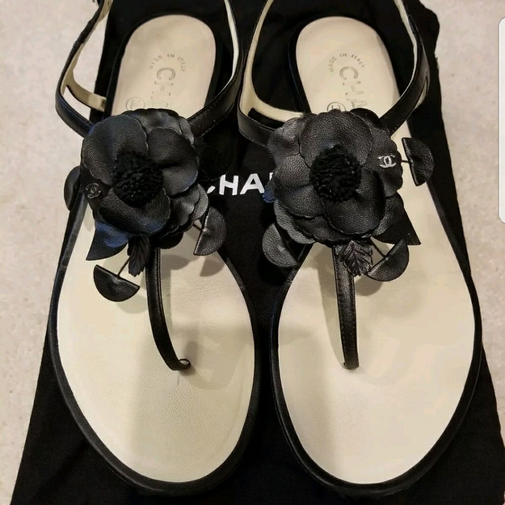 ❌SOLD❌AUTH Chanel Black Leather CC Camelia Sz 38