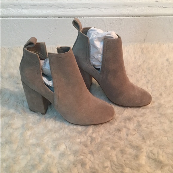 Steve Madden Shoes - Cream ankle boots Steve Madden shoes size 6