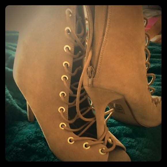 Tie up booties. - Picture 1 of 2