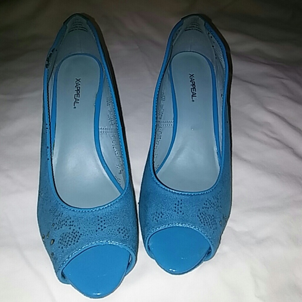 X-Appeal turquoise heels