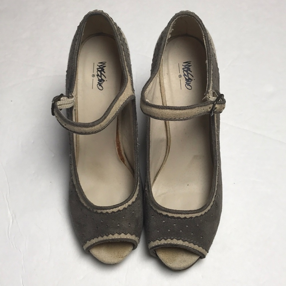 Mossimo Peep Toe Retro Pumps - Size 7