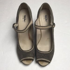 Mossimo Peep Toe Retro Pumps - Size 7