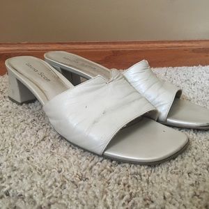OFF-WHITE LEATHER HEELS