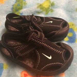 Black Nike Sandals-water shoes