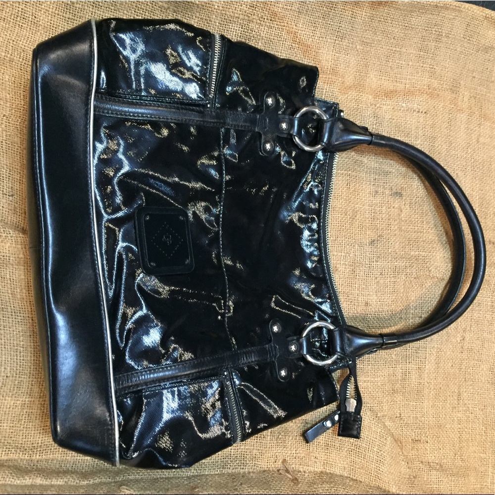 Patent leather shoulder bag ( Donald Pilner )