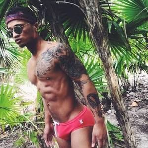 Meet your Posher, Eskee