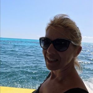 Meet your Posher, Christine