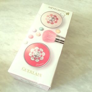 Brand new Guerlain pearls of powder set!Free gift!
