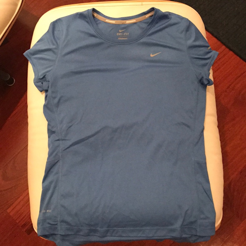 Nike dry fit t shirt size m