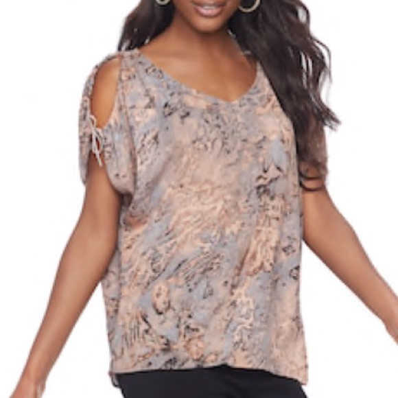 Juicy Couture Tops - SALE💝 Juicy Couture Shoulder-Show