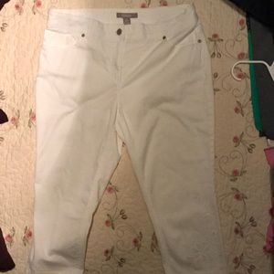 Chico White Capris