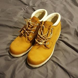 Size 8 mens timberlands more of a womens shoe