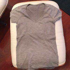Lululemon swiftly v neck size 6