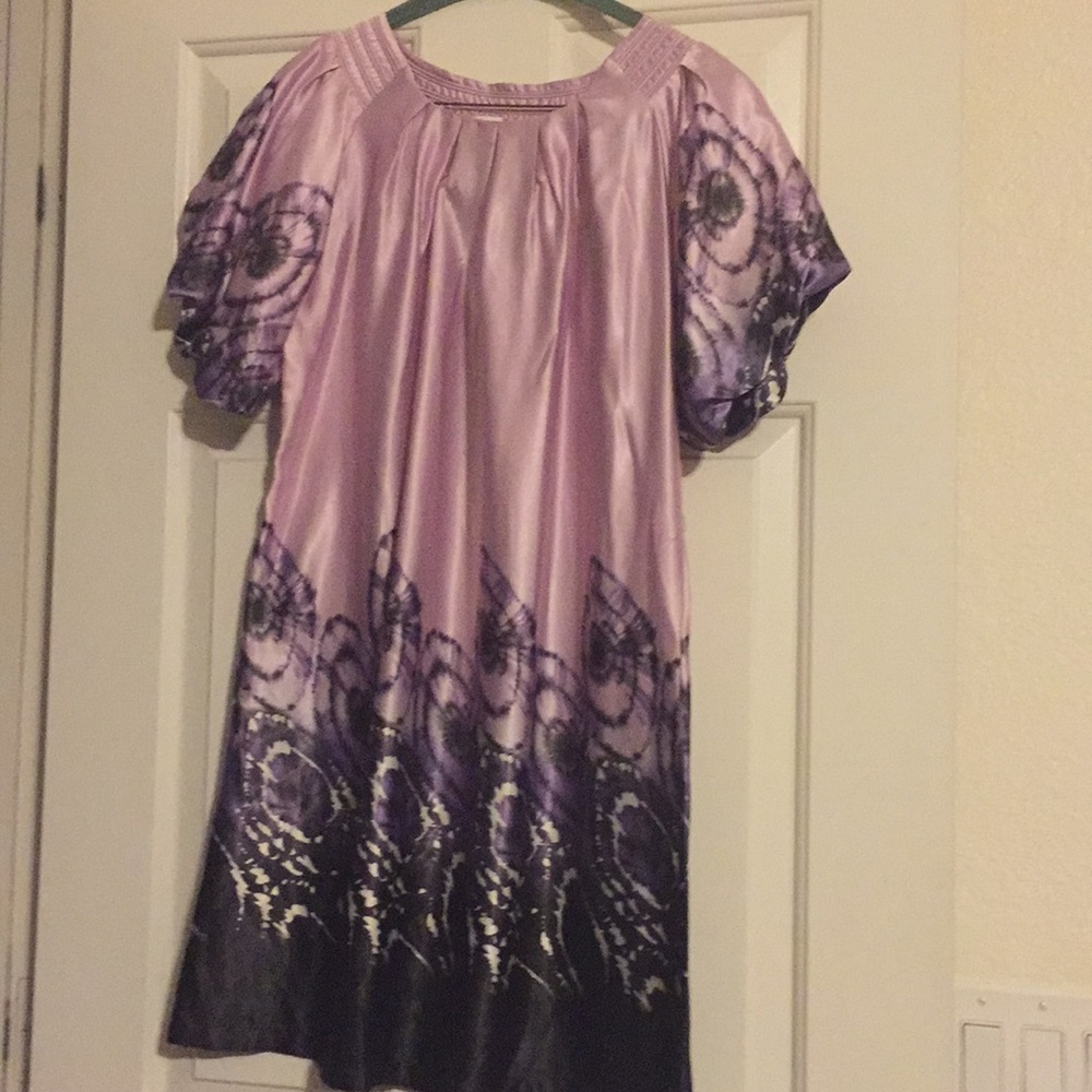 Silky fun dress with cap sleeves