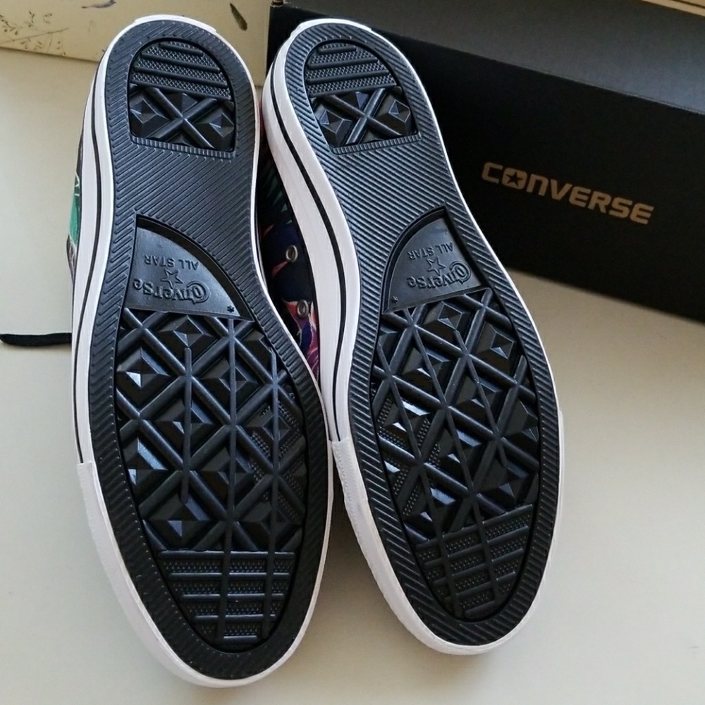 NWT Converse Paradise Print - Picture 3 of 3