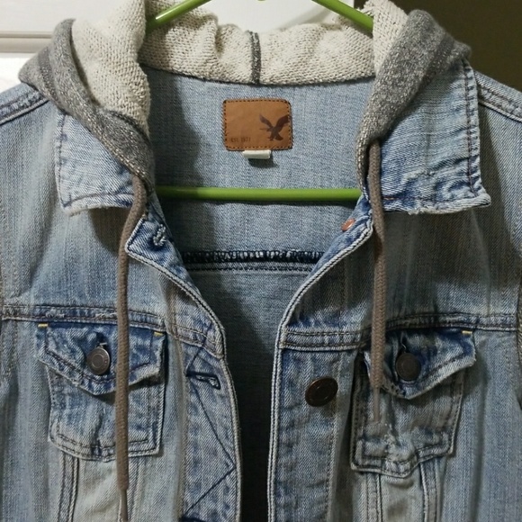 American Eagle Outfitters Jackets & Blazers - American Eagle hooded denim jacket medium small