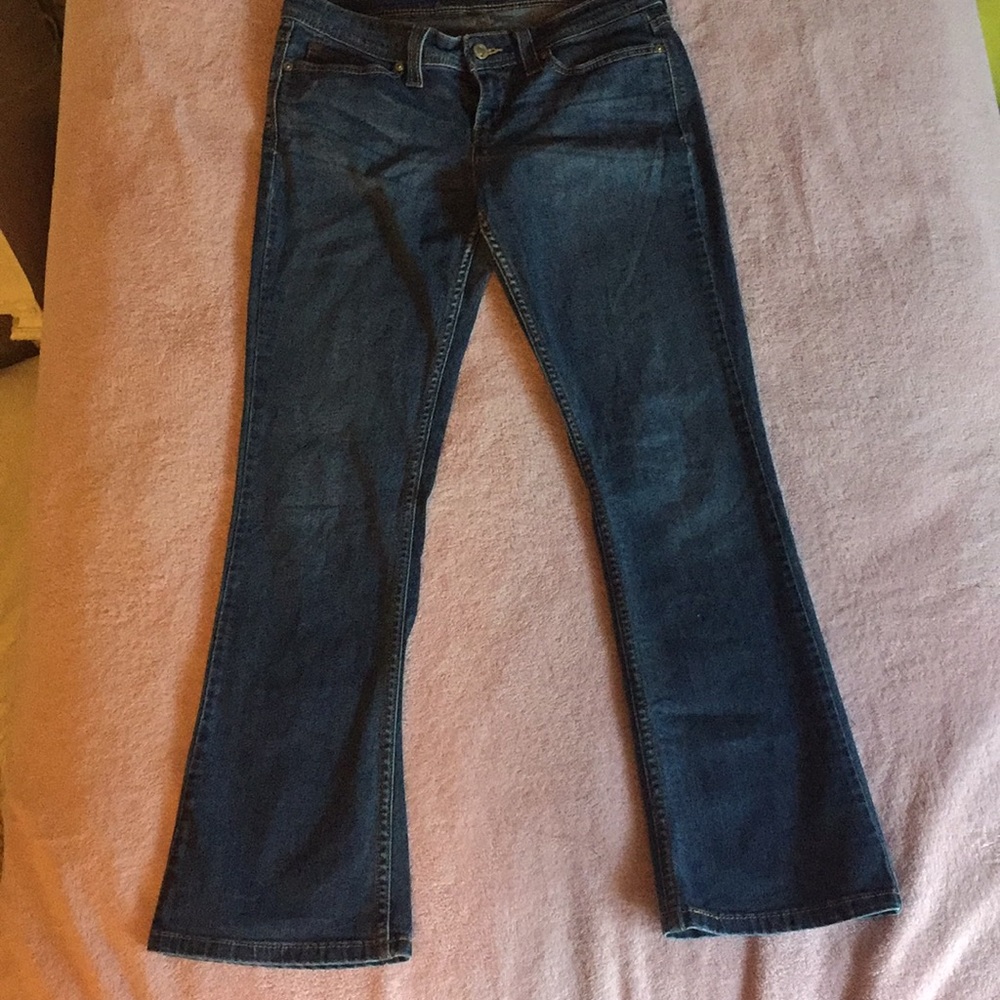 Levi's Demi Curve