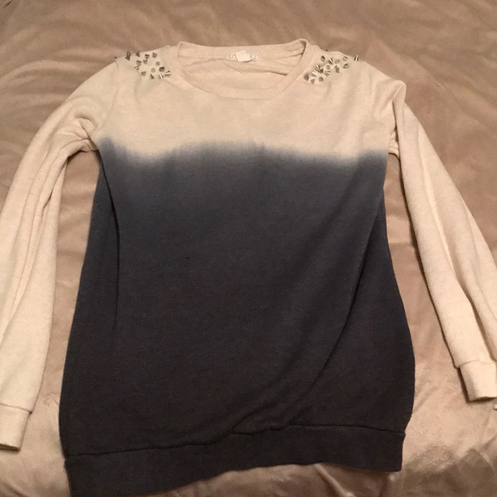 Long sleeve ombré sweater with spike shoulders
