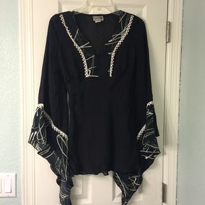 Beautiful black & white top with angel sleeves