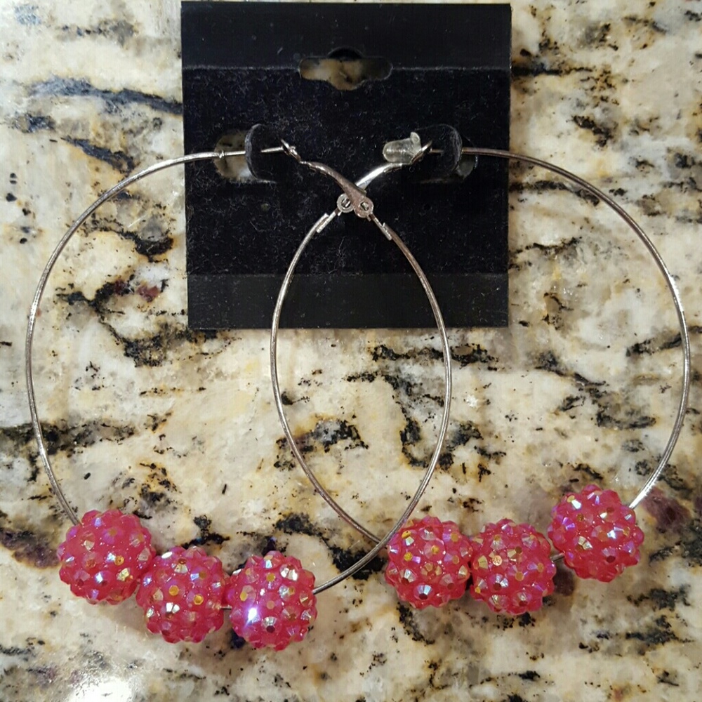 Super cute, super fun silver & pink hoop earrings!