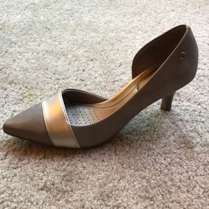 Nude heels with gold stripe detail size 8