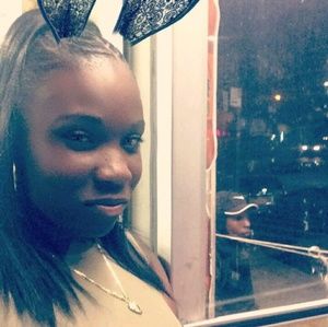 Meet your Posher, Ebony