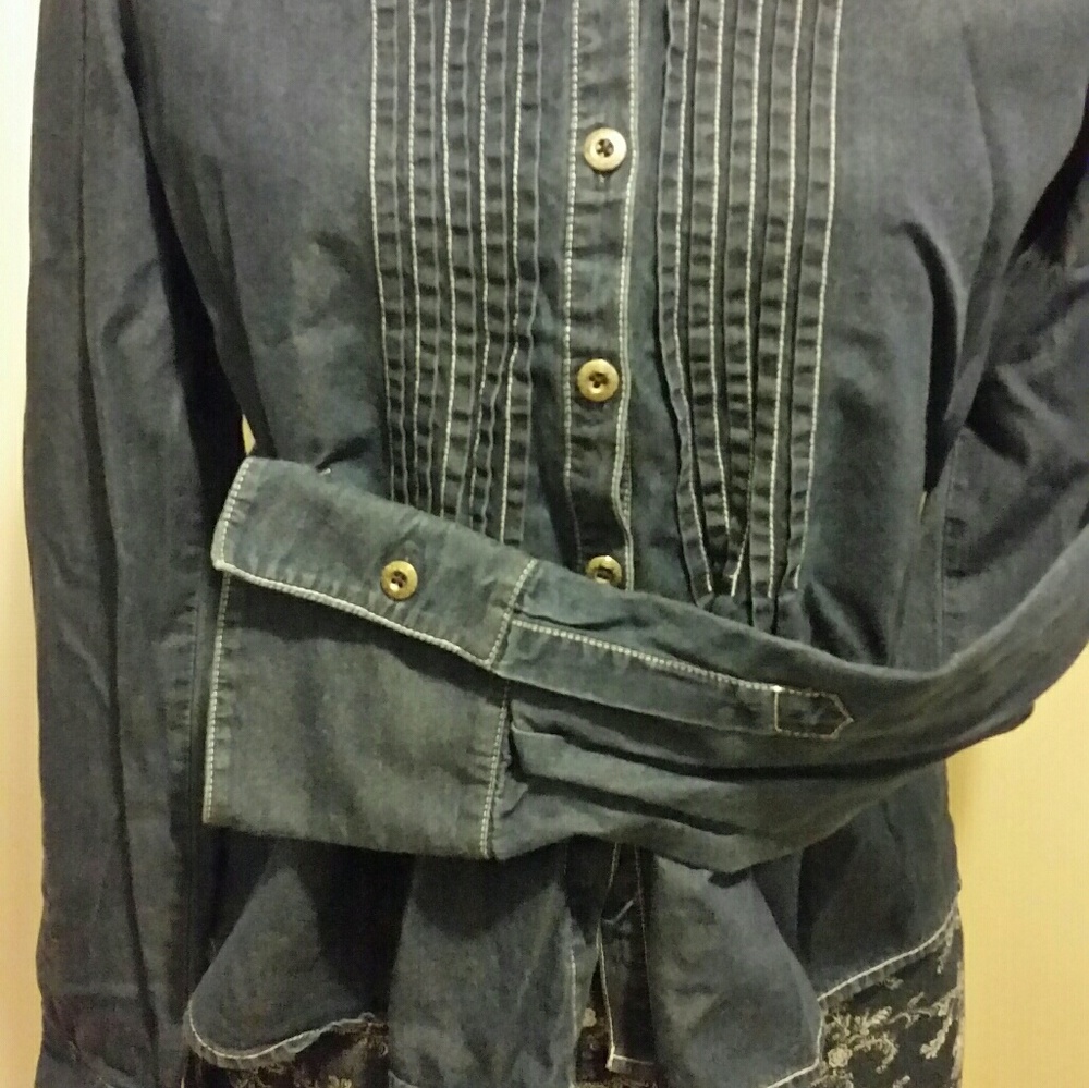 Coldwater Creek Denim Blouse w/Detailed Stitching - Picture 3 of 5