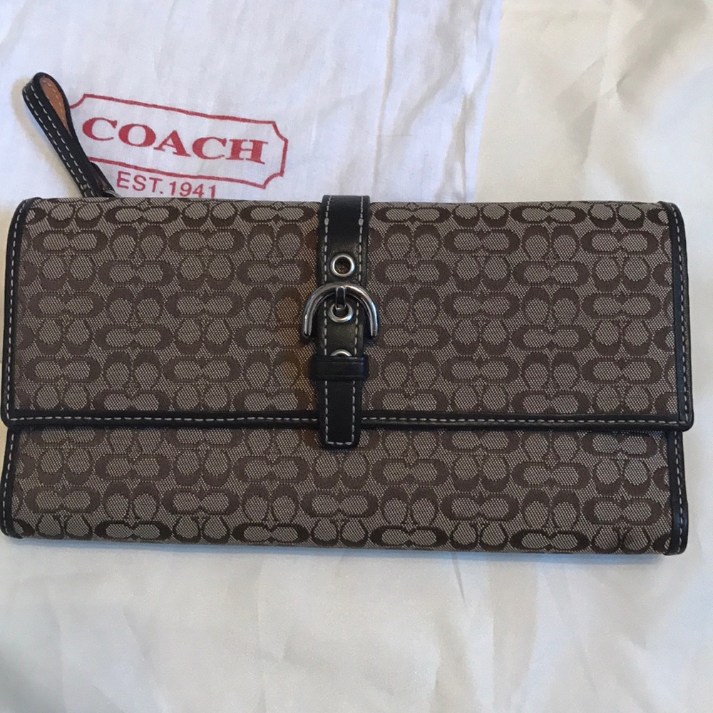 Signature C Coach wallet/wristlet