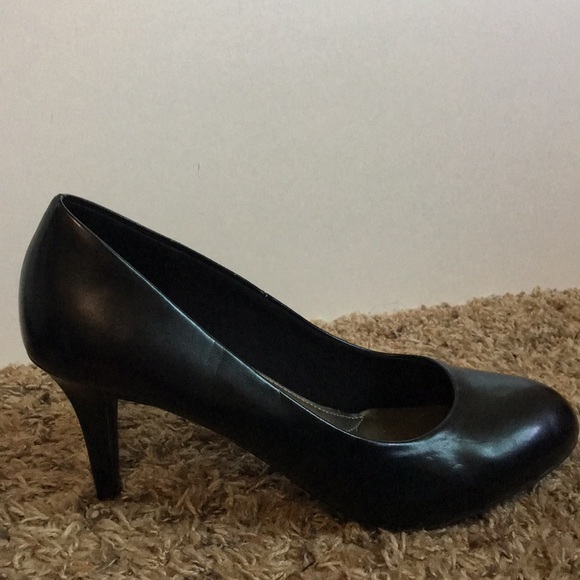 Short heels - Picture 3 of 3