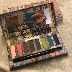 UD JEAN-MICHEL TENANT EYESHADOW PALETTE