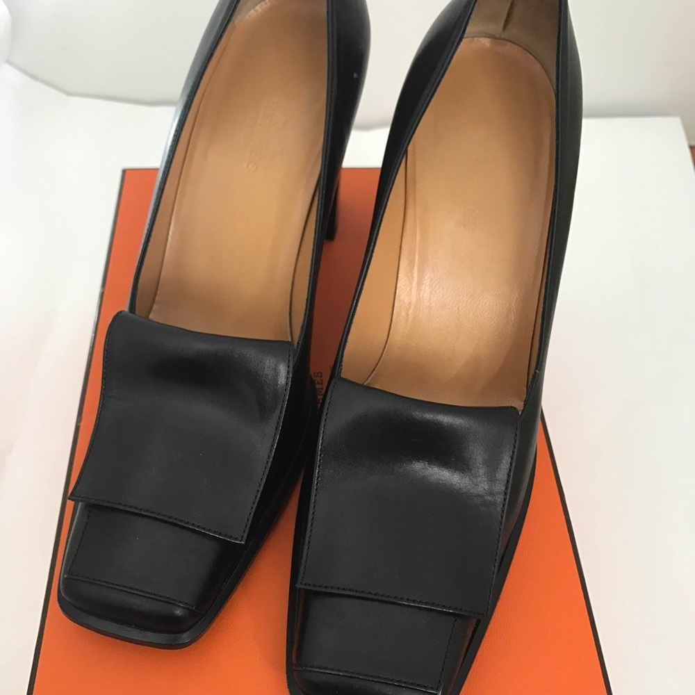Hermes black Beverly pump